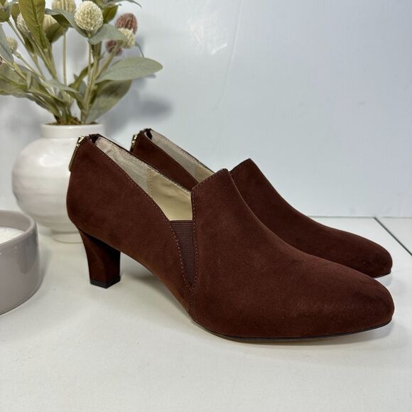 New Adrienne Vittadini Lava Suede Bootie Hazelnut Brown Women 8.5M NWOB Zip Heel - Picture 1 of 9